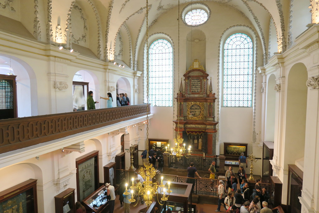 21.Sala ceremonial y Sinagoga Klaus